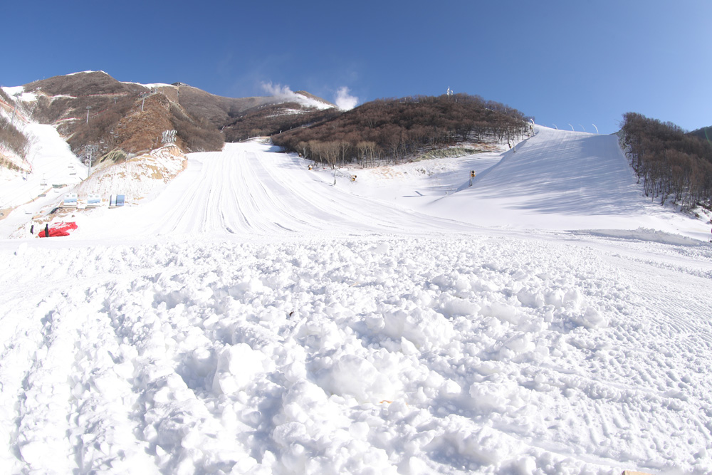 图为在延庆赛区拍摄的中国国家高山滑雪中心.(图片来源:中新社)