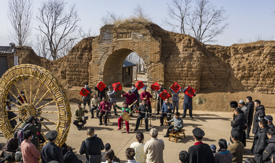 各地"花式"留人过年 让民众在异乡感受温暖