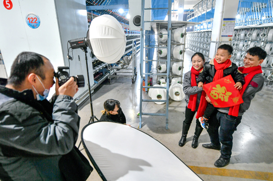 各地"花式"留人过年 让民众在异乡感受温暖