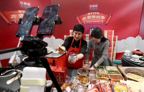 各地"花式"留人过年 让民众在异乡感受温暖