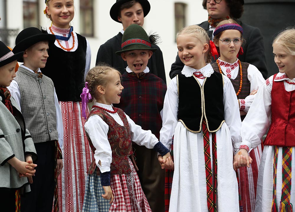 欧洲时报–欧时网-欧时大参-儿童节:人小鬼大 看各国萌娃可爱瞬间