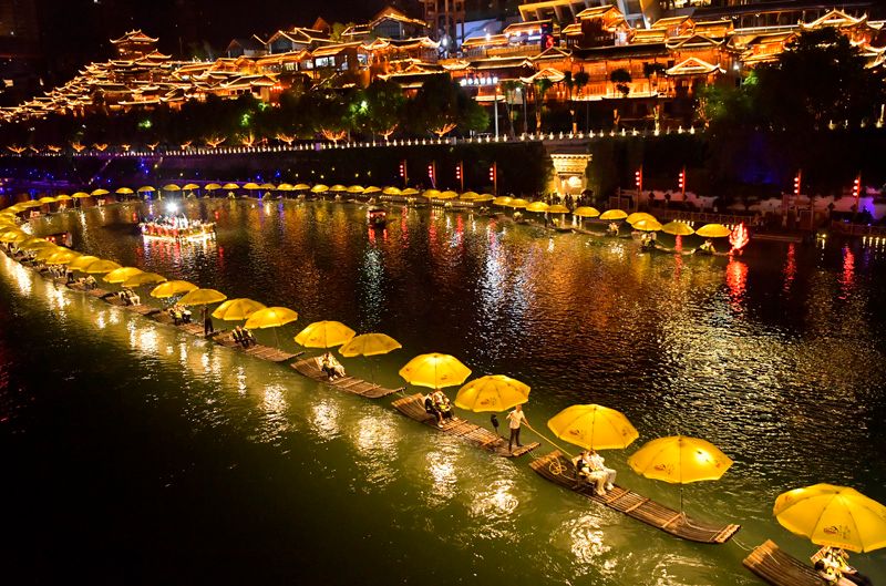 欧洲时报–欧时网-欧时大参-"五一"假期"夜游热" 多彩夜生活促销费