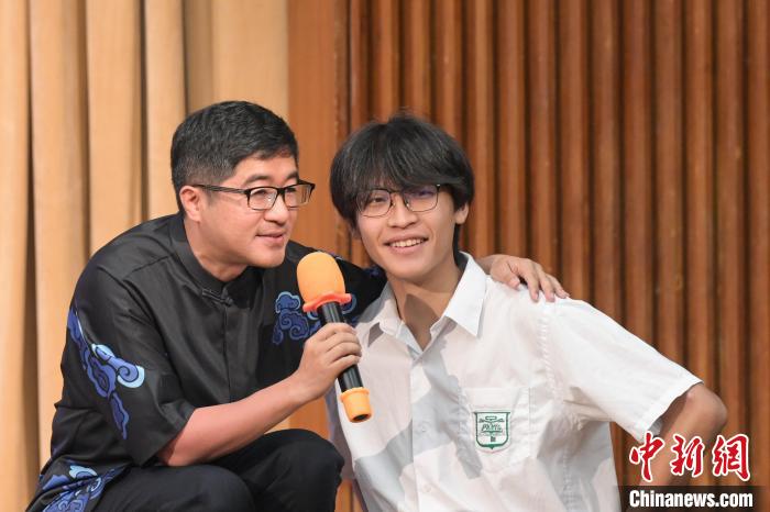 欧洲时报–欧时网-欧时大参-传统曲艺进校园 香港培侨中学举行传统