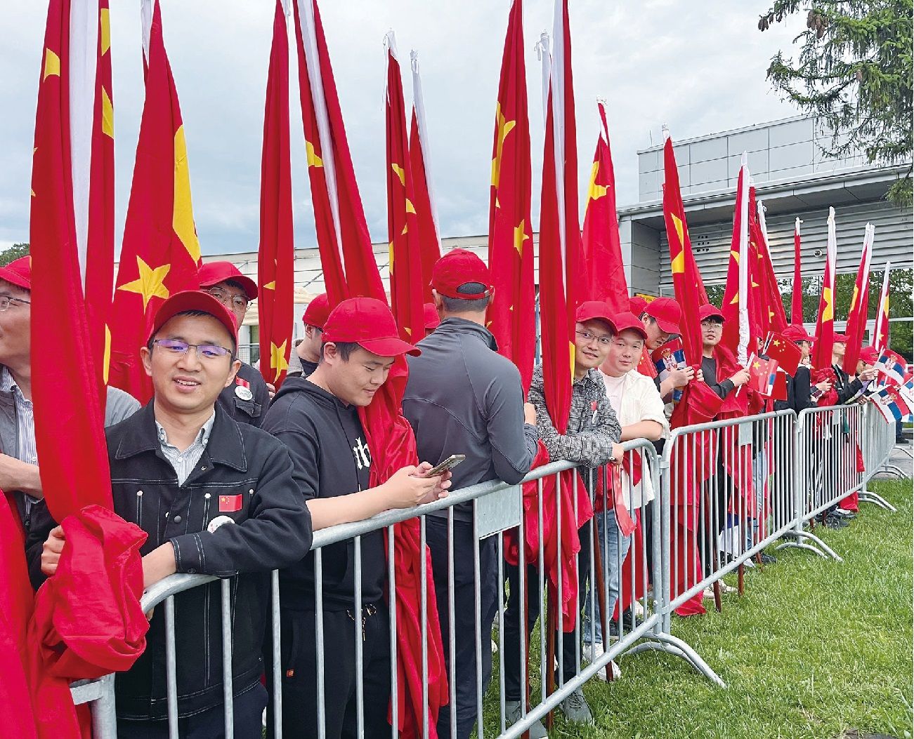 欧洲时报–欧时网-欧时大参-旅塞华侨华人热烈欢迎习近平主席访塞
