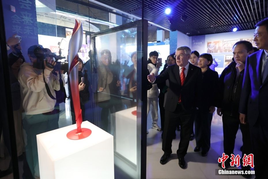 欧洲时报–欧时网-欧时大参-国际奥委会主席巴赫参观北京奥运博物馆