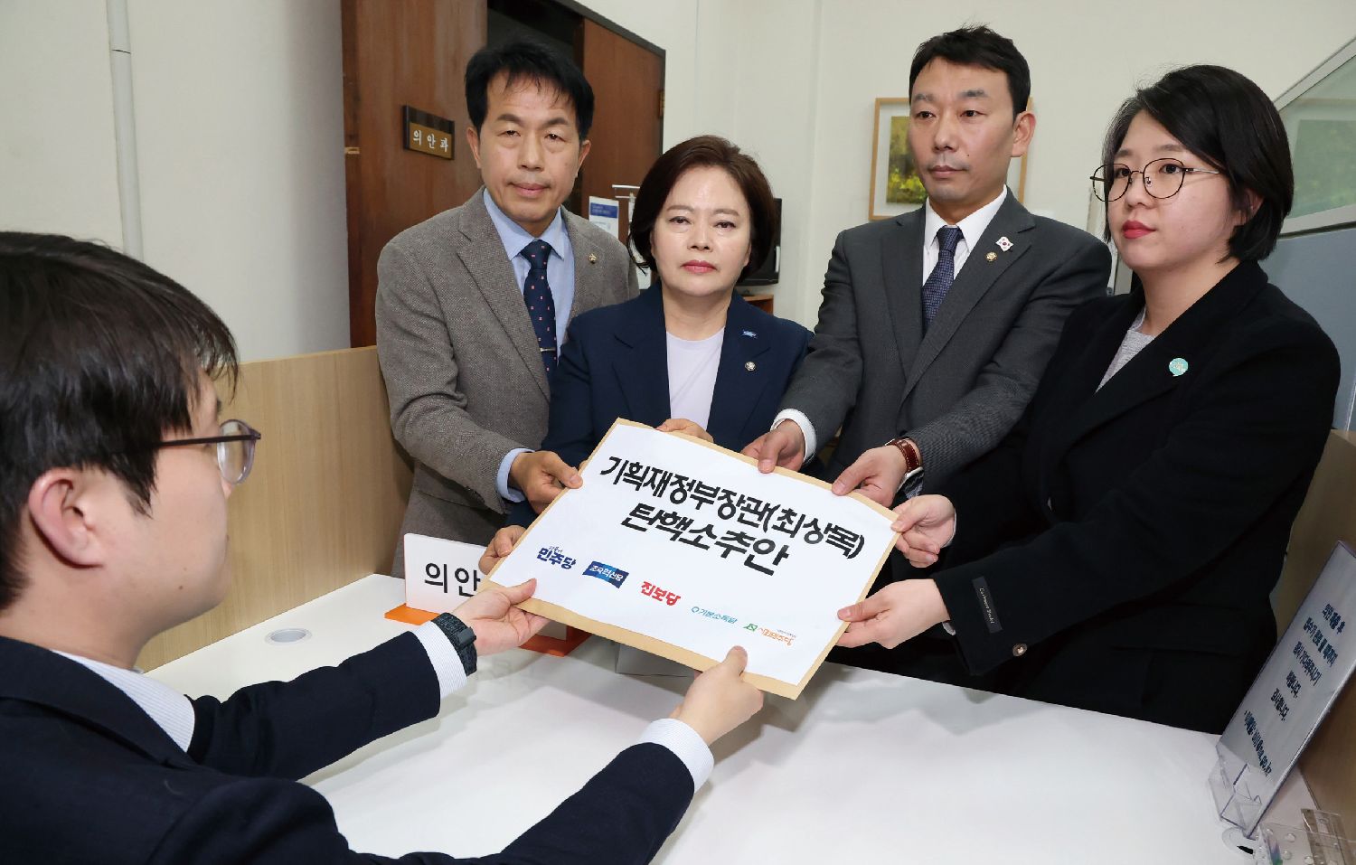 欧洲时报–欧时网-欧时大参-韩国迎来“撼动政局”关键一周