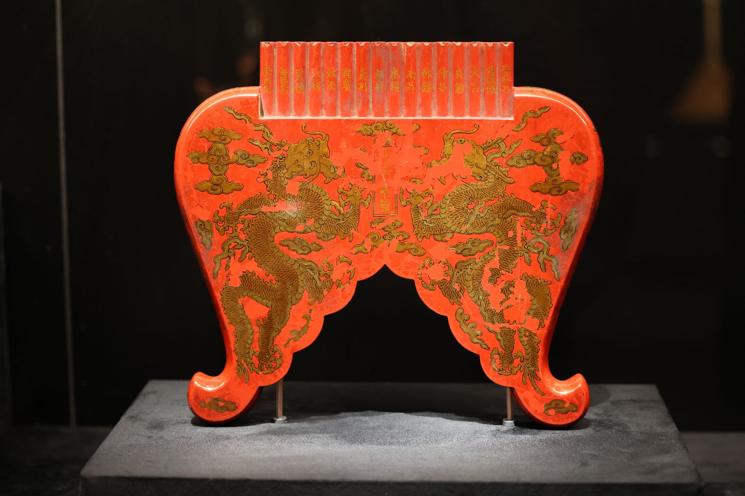 赤地鶴文高足盃 大清雍正年製 款 唐物 中国古玩 中国美術 赤地鶴文高足盃 大清雍正年製 款 唐物 中国古玩 中国美術 赤地鶴文高足