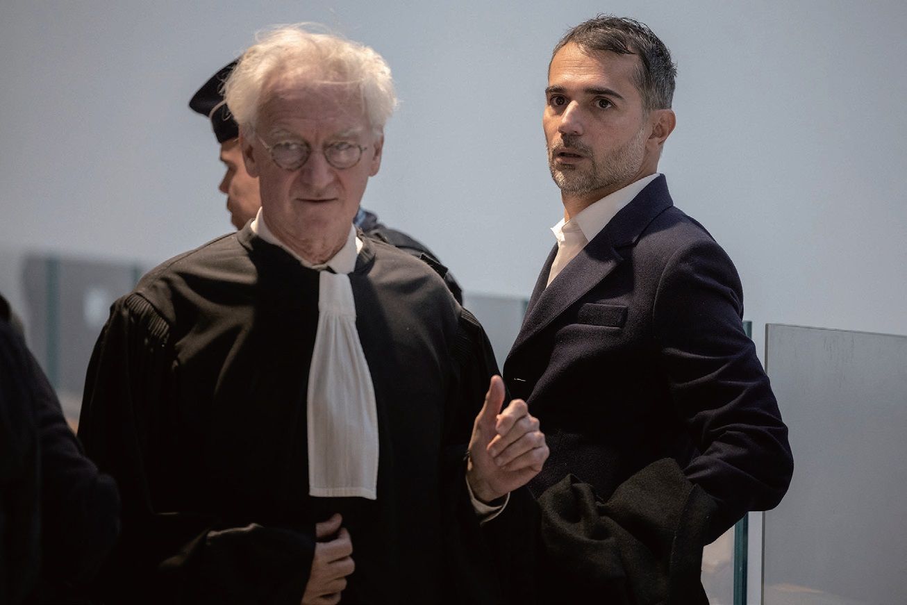 造谣攻击总统夫人 十嫌受审