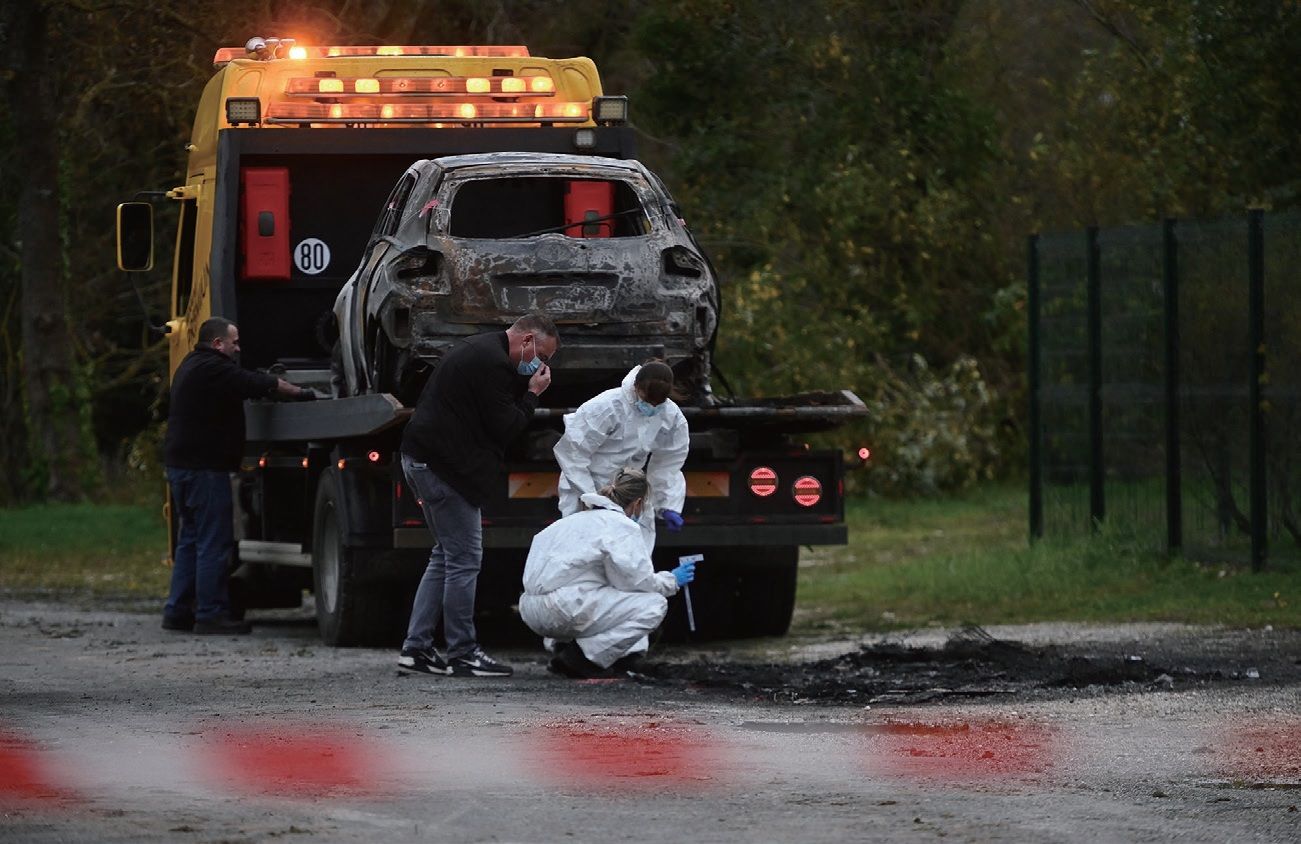 法国奥莱龙岛汽车蓄意撞人致5伤