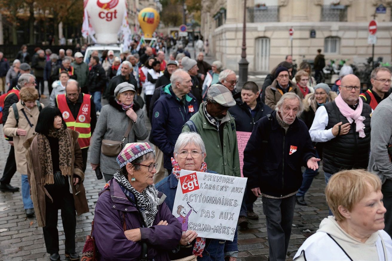 法国退休老人游行 抗议政府预算撙节措施