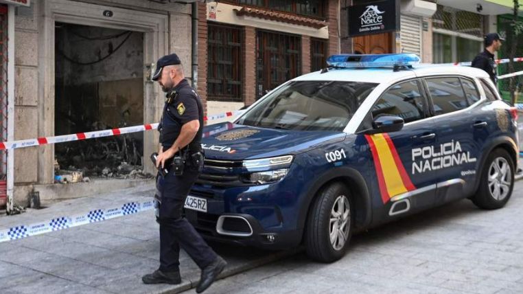 马德里Usera深夜械斗升级：行人被迫躲避，警方现场发现手枪