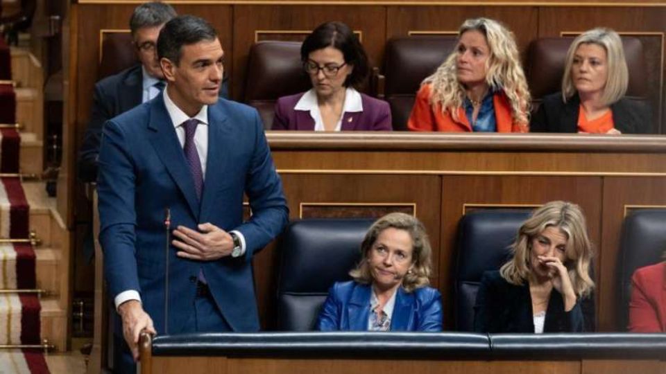 马德里再爆大规模抗议：八万民众要求桑切斯辞职，前首相悉数到场！