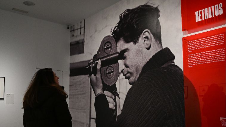 “罗伯特·卡帕影像传奇”展登陆马德里，250余件珍稀展品再现历史凝视