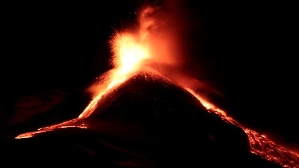 意大利埃特纳火山再现喷发迹象
