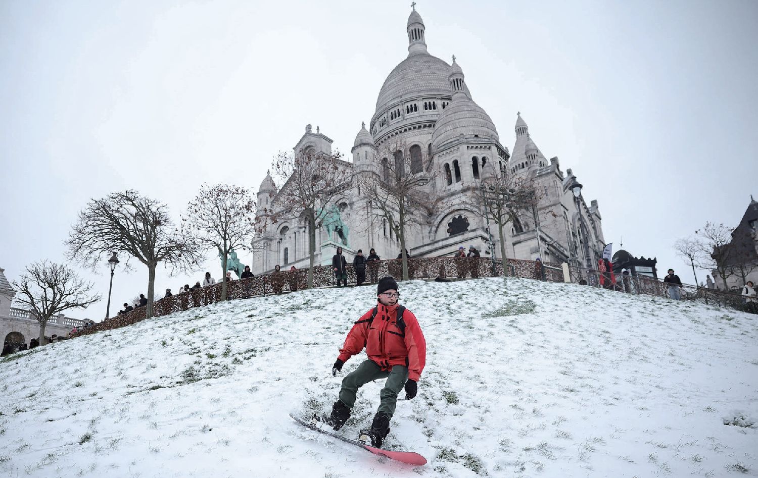 降雪“规模罕见” 交通与物流全面承压