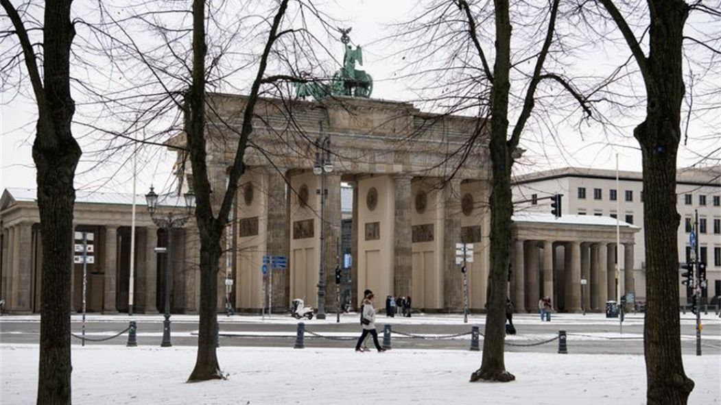 六年经济零增长，举债续命，官僚加码：德国执政联盟想押上“最后一张牌”