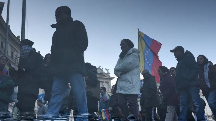 意大利民众抗议美国对委内瑞拉发动军事打击