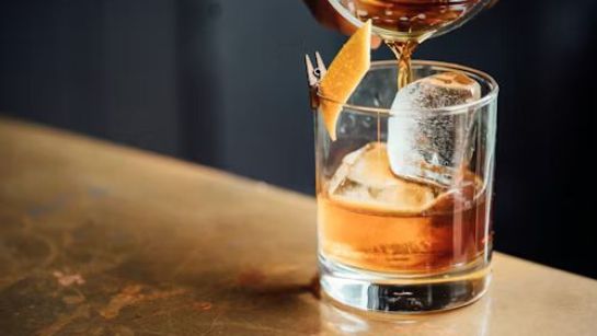 提“适度饮酒好过强行禁止” 法国葡萄酒协会发起新活动欲与“无酒一月”抗衡