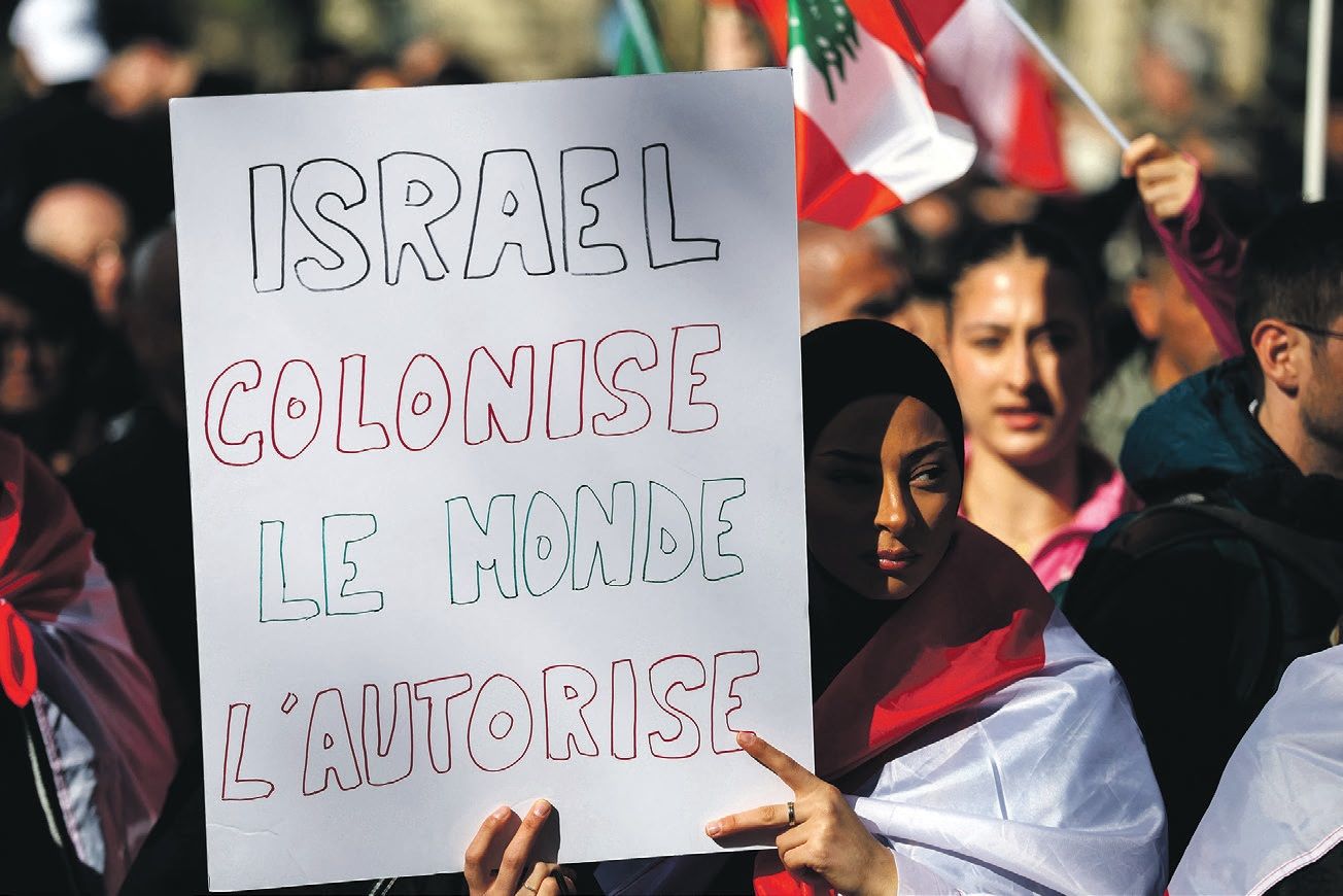 在黎巴嫩阵亡法军士兵尸体运回国